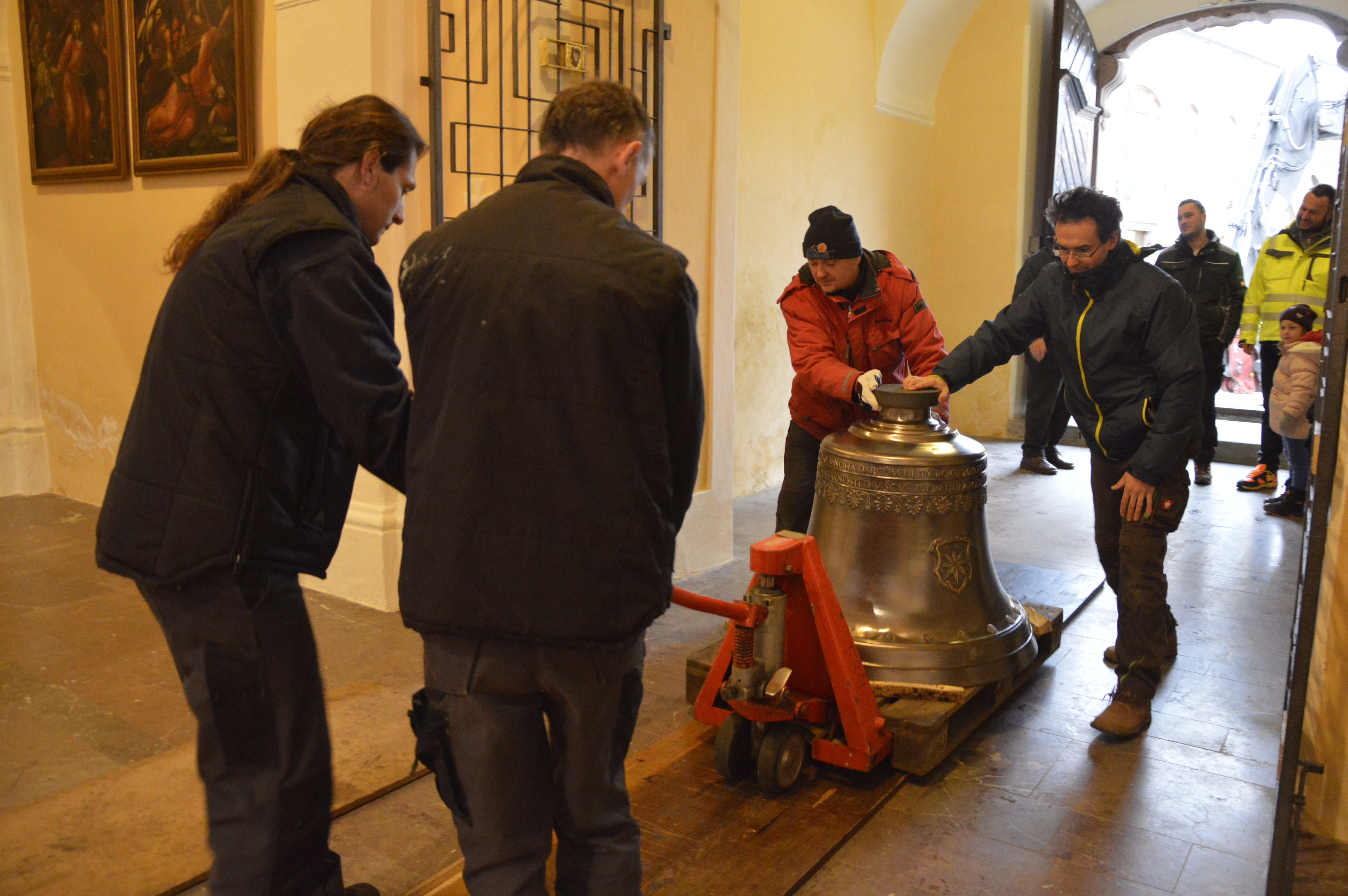 Stěhování zvonu sv. Bartoloměj (1.)