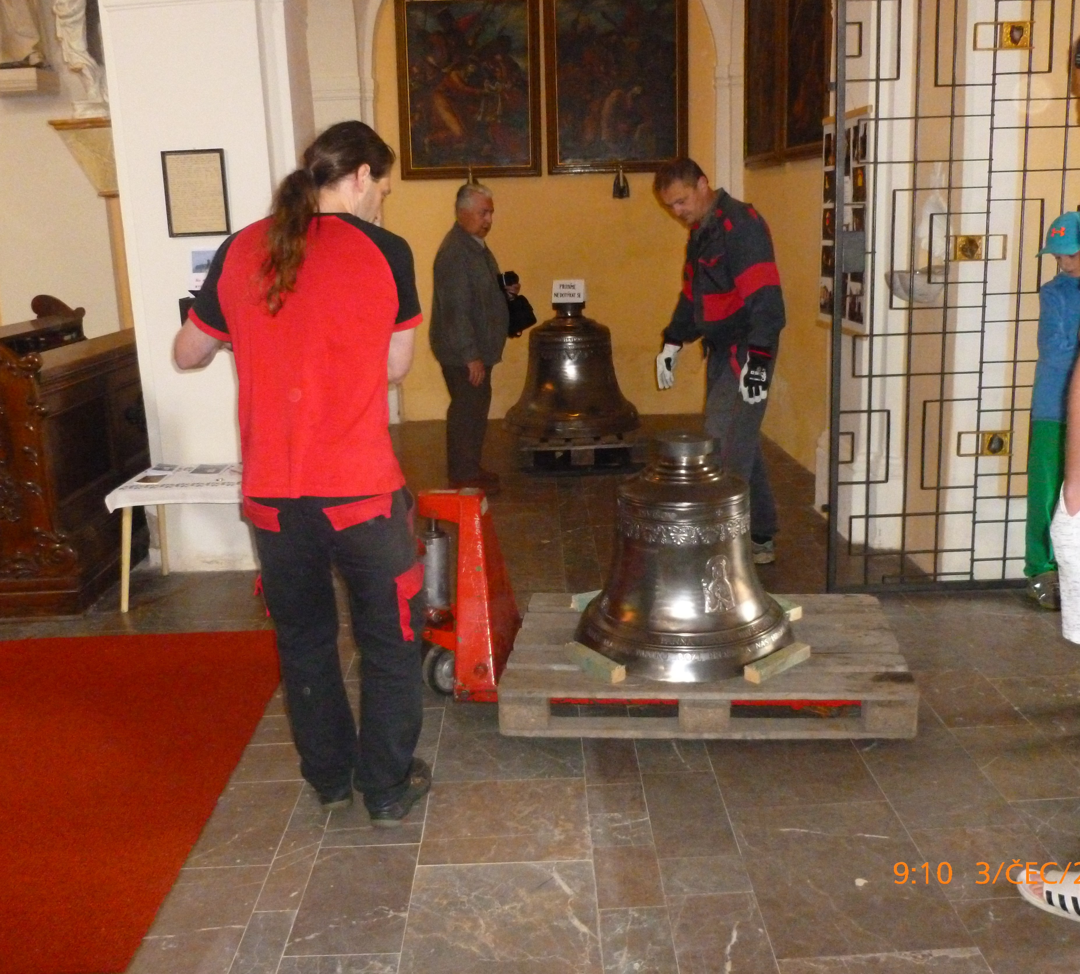 Stěhování zvonu Panna Maria Divišovská